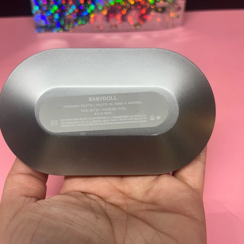 R.E.M BEAUTY eyeshadow pallet - Picture 2 of 5